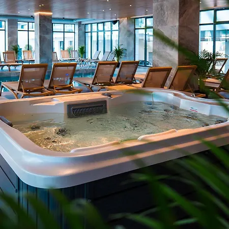 Mpm In Odyssey -spa Pools & * Mamaia